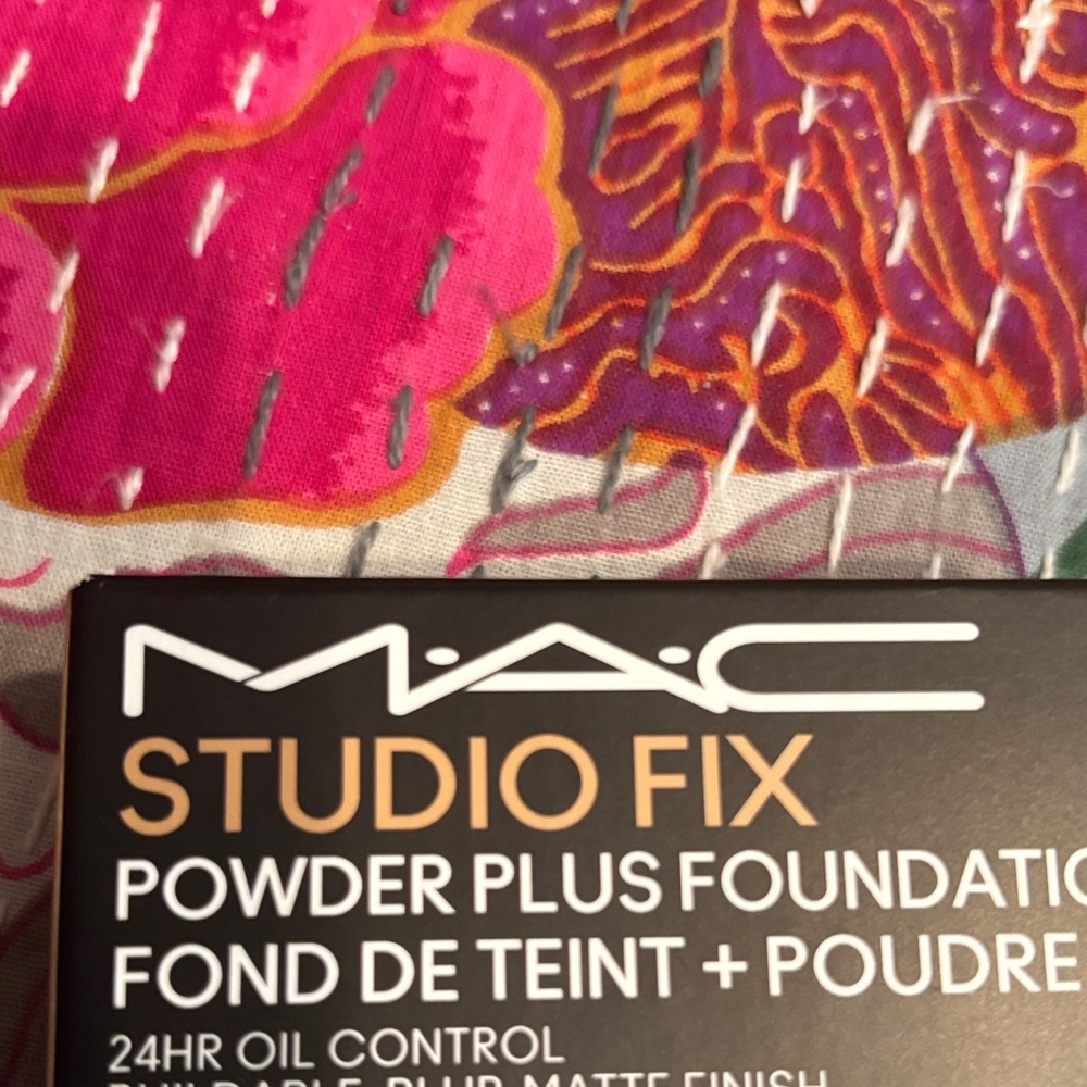 MAC Studio Fix Powder Plus Foundation - Picture 2 of 7